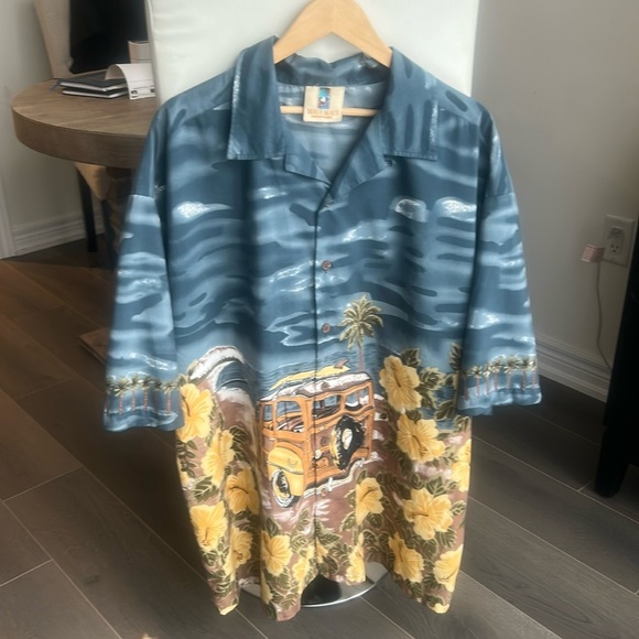 Maui Maui Hawaiian Islands Button Down Short Sleeve Hawaiian Shirt - Picture 3 of 13